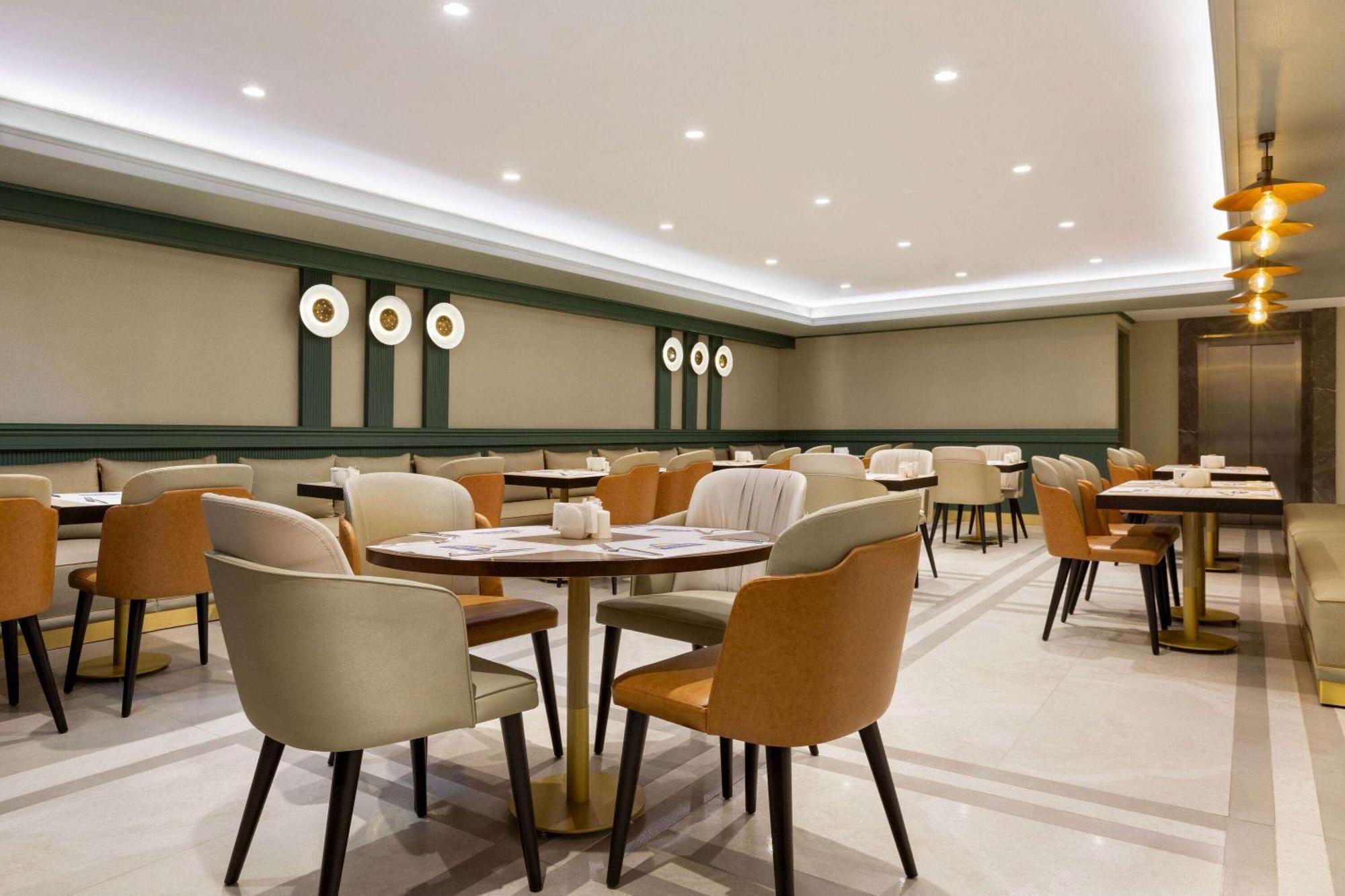 Days Inn By Wyndham Istanbul Bomonti Exterior photo