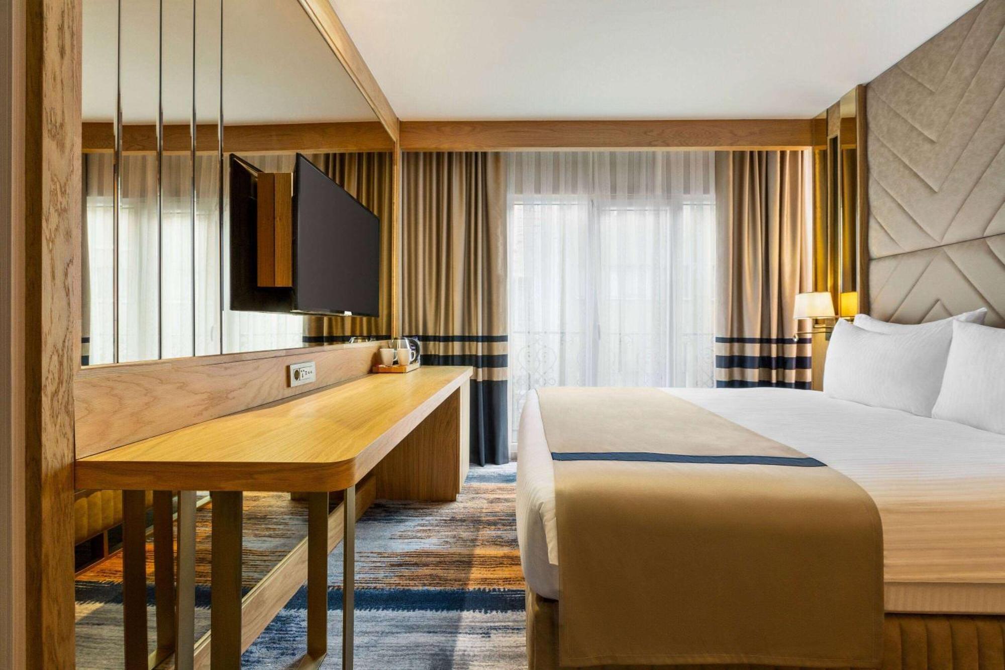 Days Inn By Wyndham Istanbul Bomonti Exterior photo