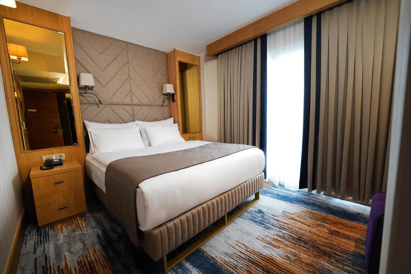 Days Inn By Wyndham Istanbul Bomonti Exterior photo