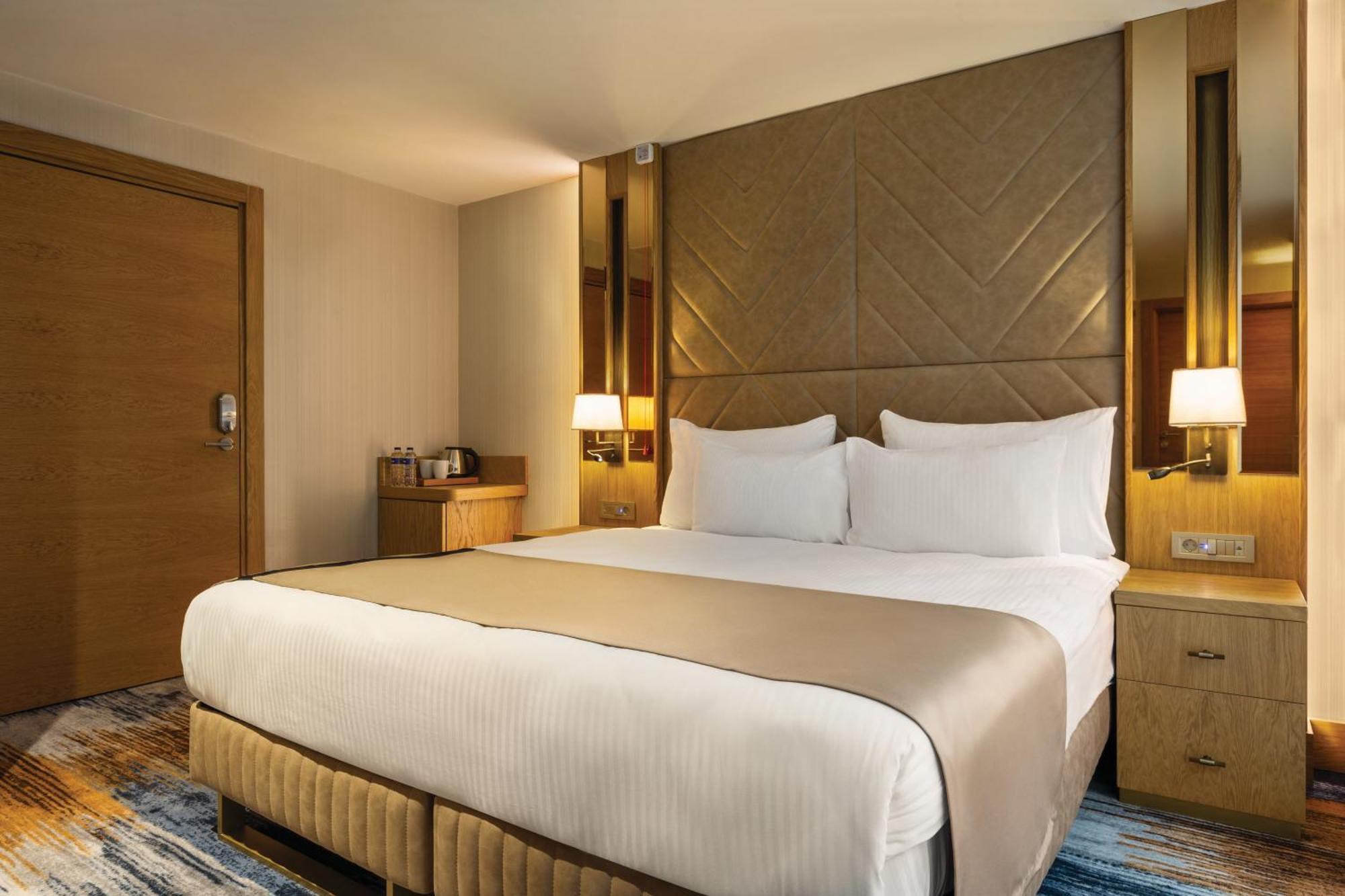 Days Inn By Wyndham Istanbul Bomonti Exterior photo
