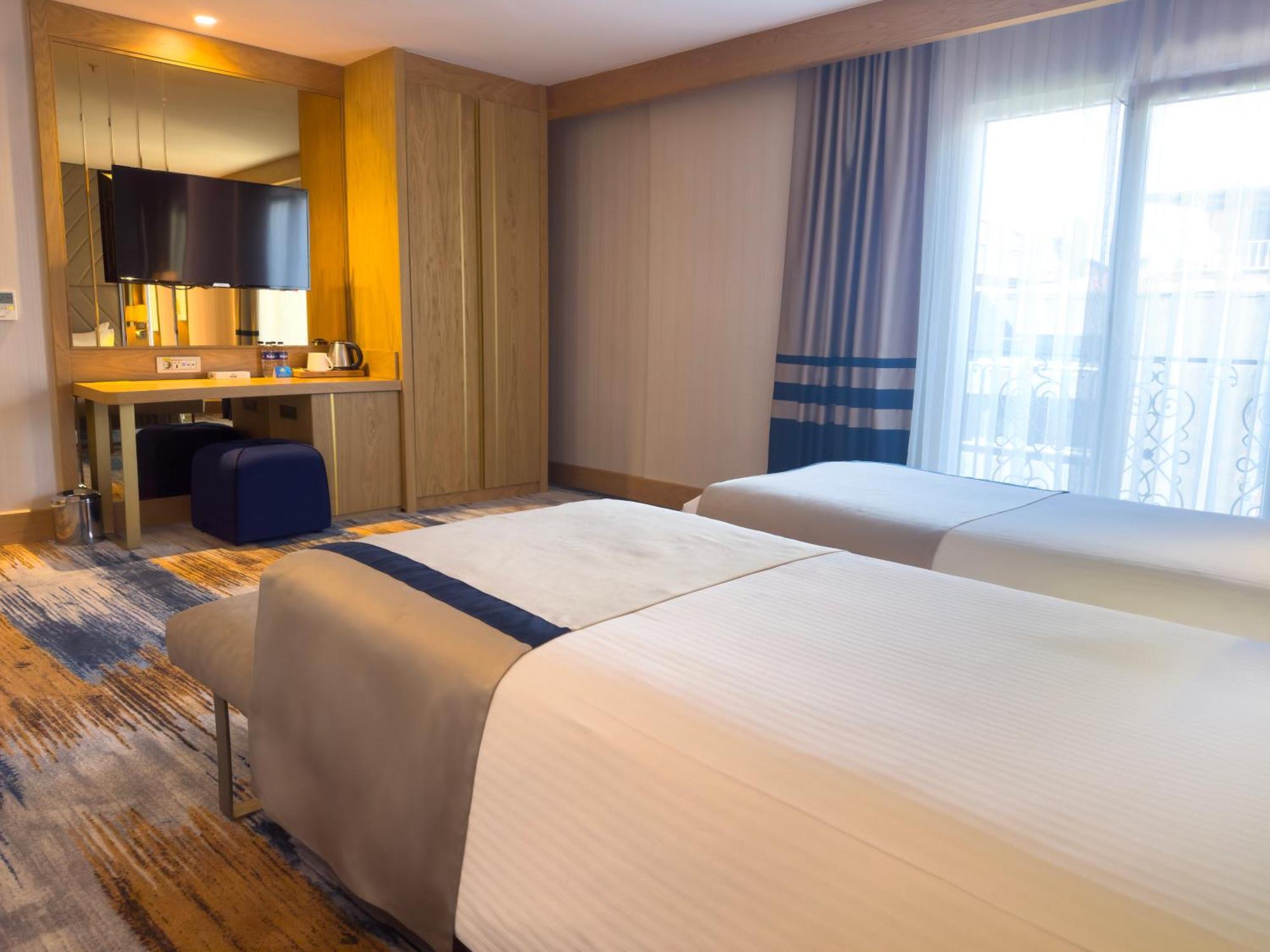 Days Inn By Wyndham Istanbul Bomonti Exterior photo