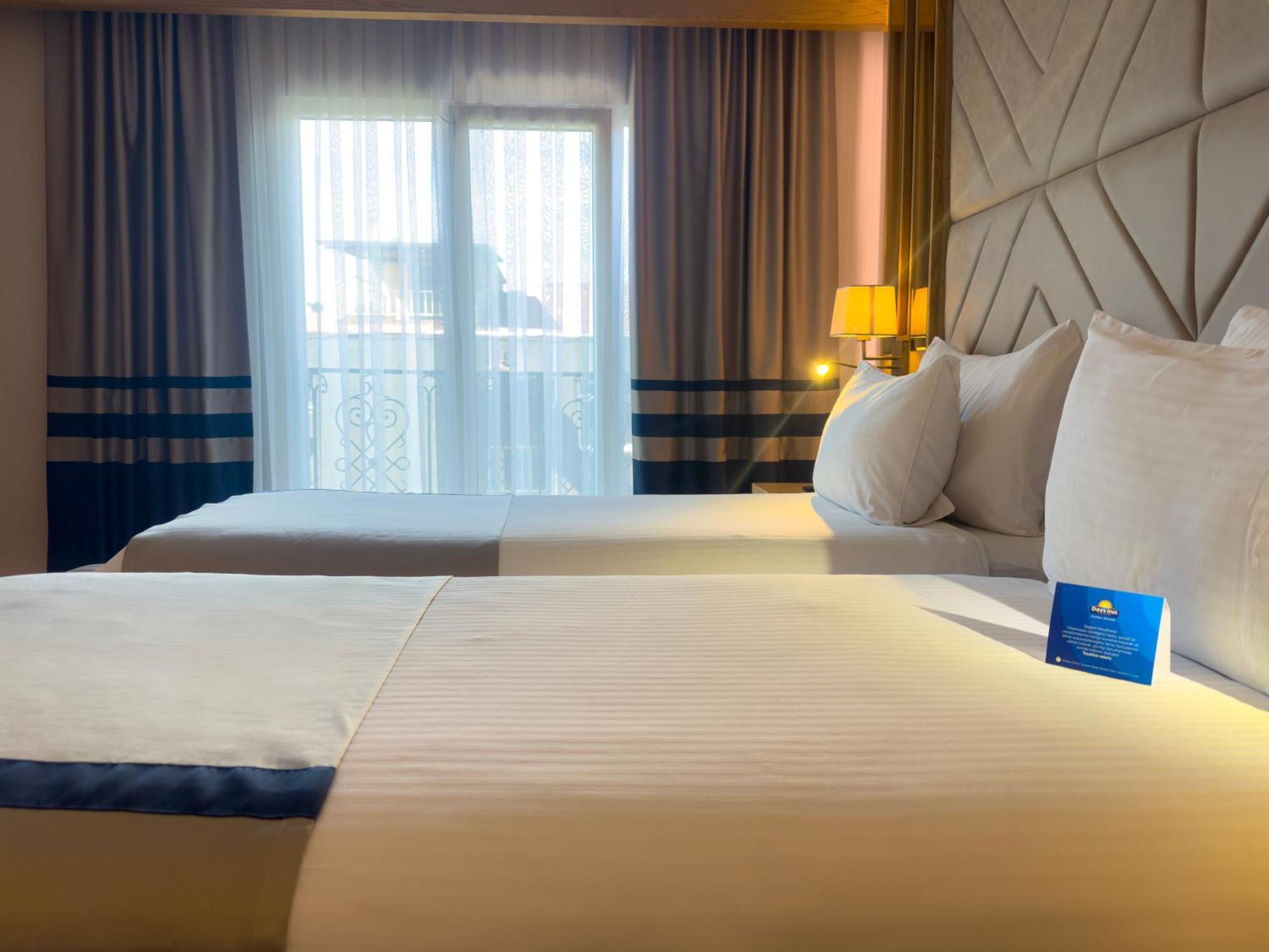 Days Inn By Wyndham Istanbul Bomonti Exterior photo