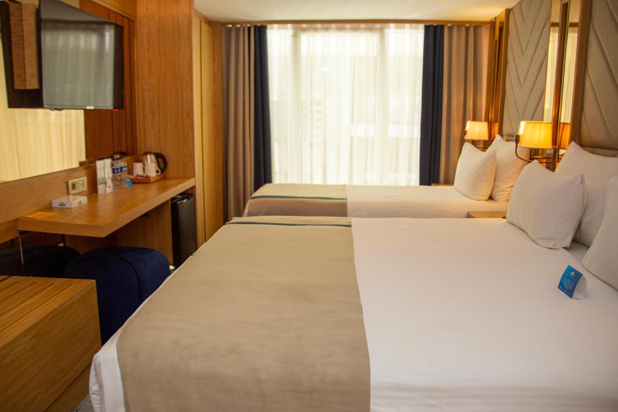 Days Inn By Wyndham Istanbul Bomonti Exterior photo
