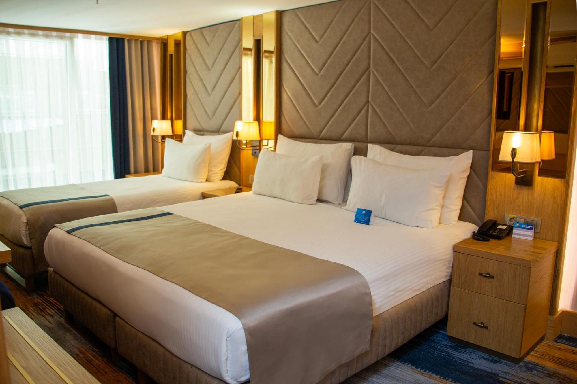 Days Inn By Wyndham Istanbul Bomonti Exterior photo