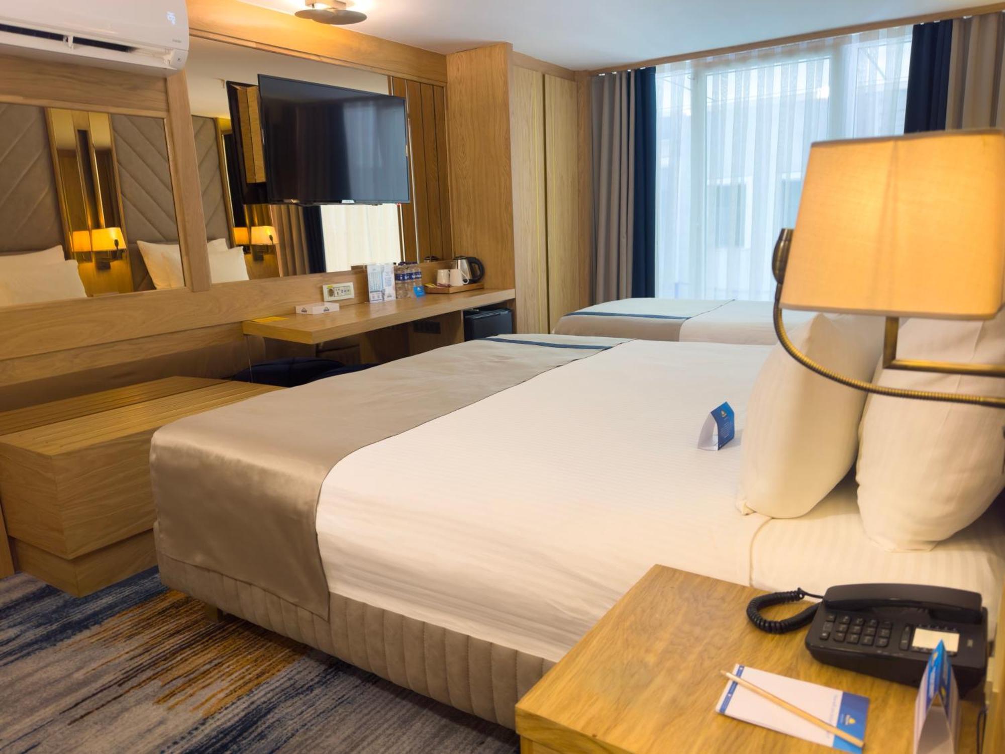 Days Inn By Wyndham Istanbul Bomonti Exterior photo